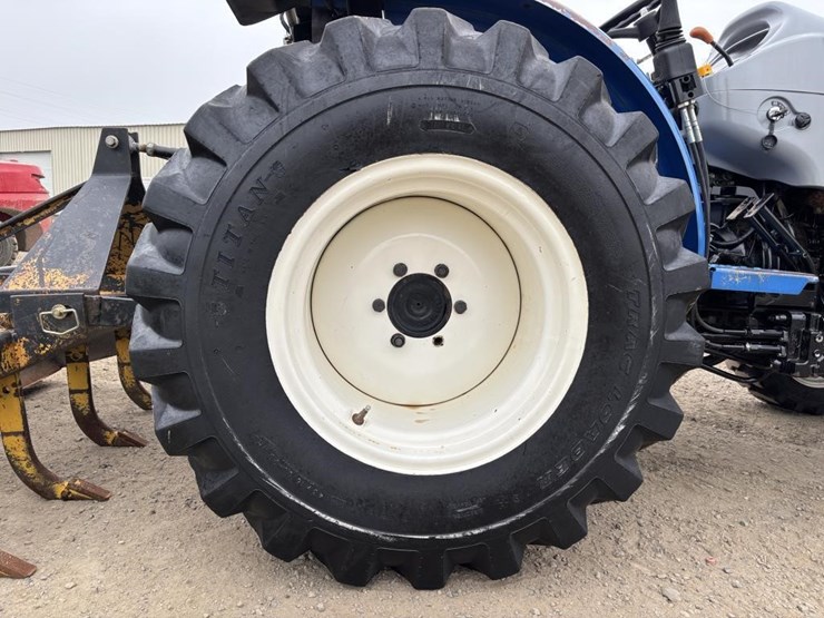 2017-new-holland-workmaster-40-image-25