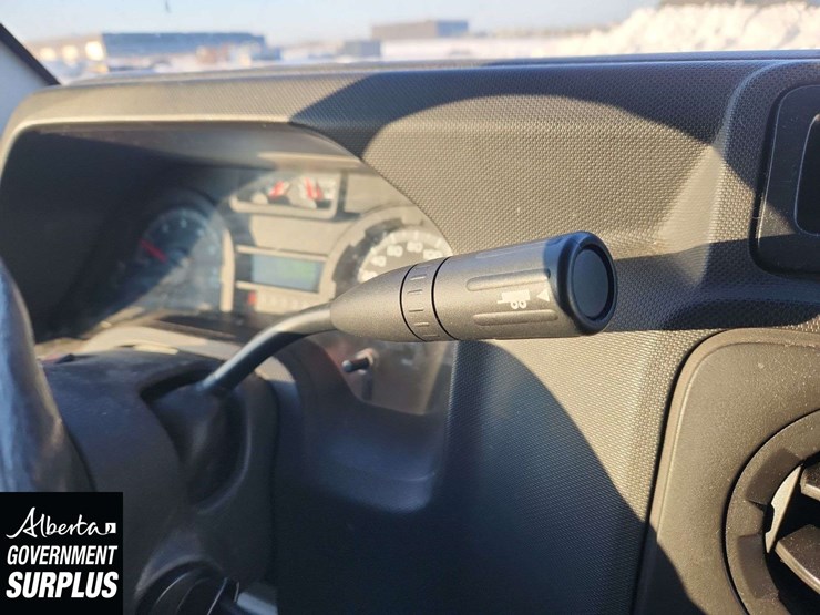 2014-ford-cargo-image-21