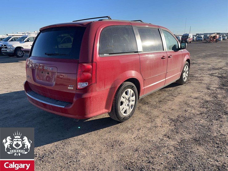 2014-dodge-grand-caravan-sxt-image-4