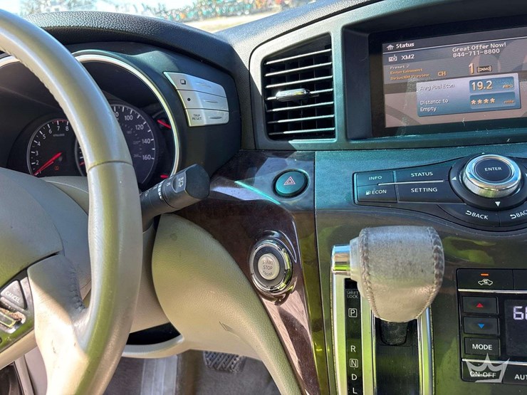 2015-nissan-quest-image-15