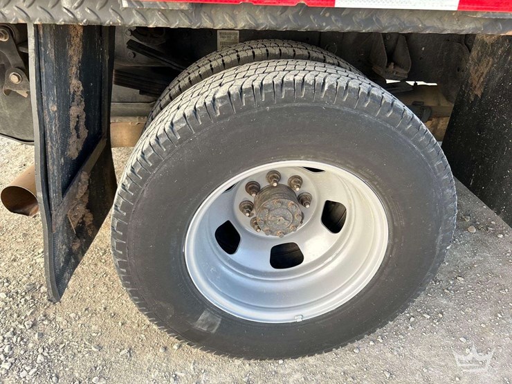 2013-ram-3500-utility-flatbed-truck-image-30