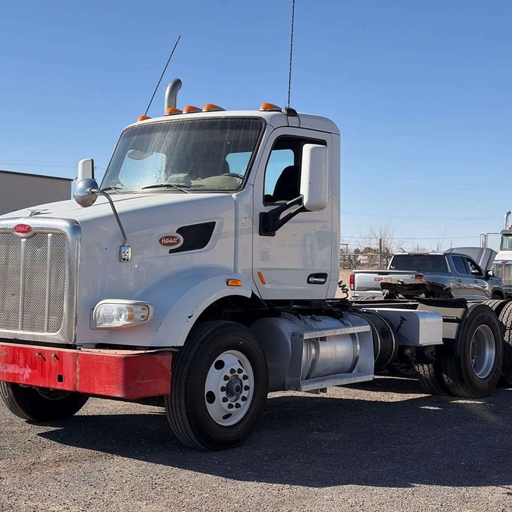 2015 PETERBILT 567