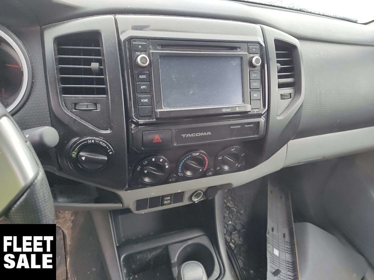 2015-toyota-tacoma-image-18