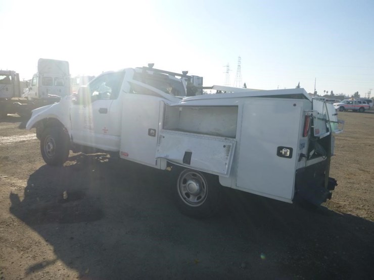 2021-ford-f350-image-4