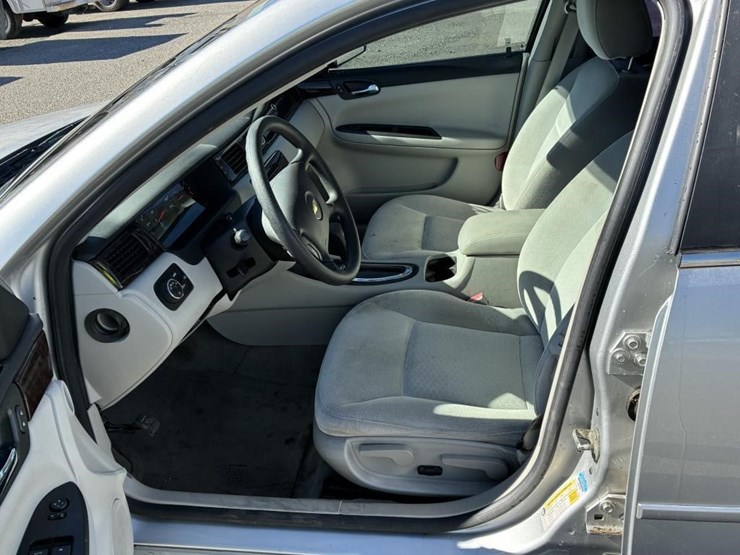 2013-chevrolet-impala-sedan-image-12