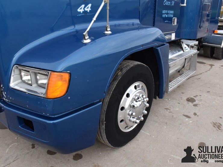 1998-freightliner-fld120-image-13