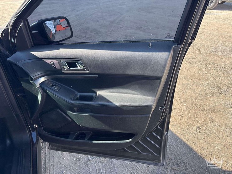 2016-ford-explorer-image-22