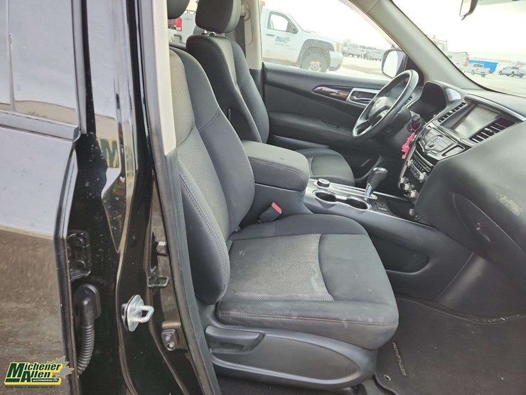 2017-nissan-pathfinder-image-18