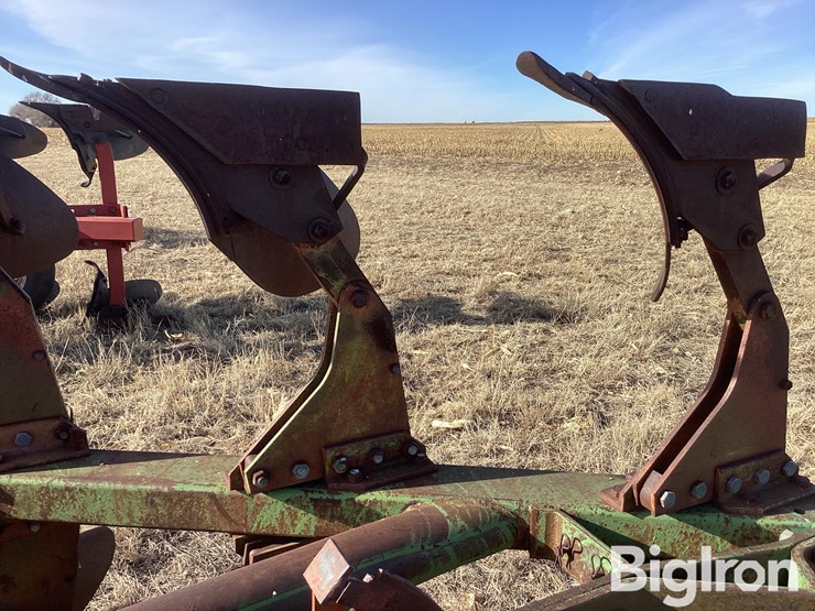 8’-moldboard-plow-image-16
