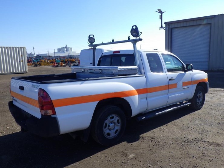 2013-toyota-tacoma-image-3