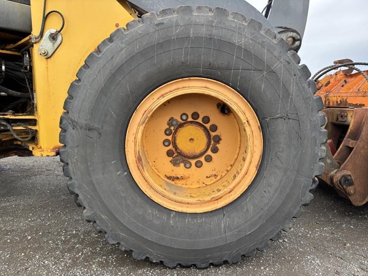 2005-deere-624j-image-19