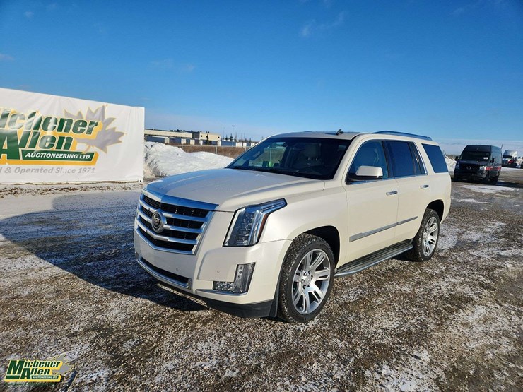 2015-cadillac-escalade-image-1