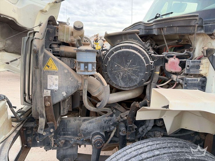 2009-international-7300-image-8