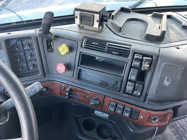 1999-volvo-vnl64t770-image-19
