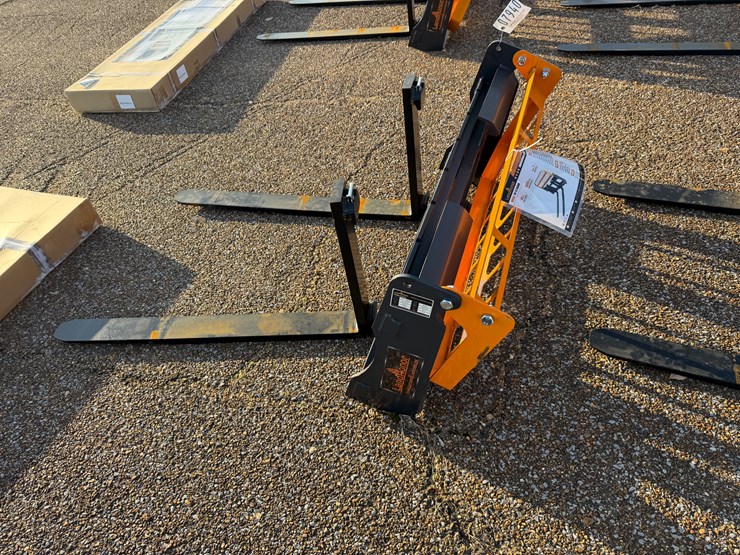 #7940-•-skid-steer-pallet-forks-image-2