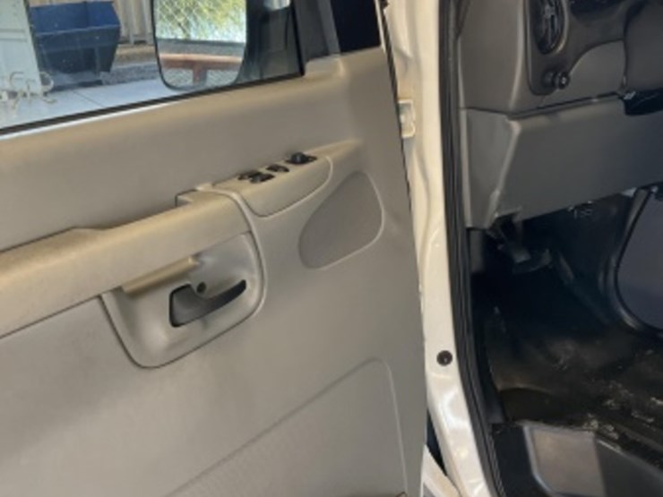 2008-ford-cargo-image-25