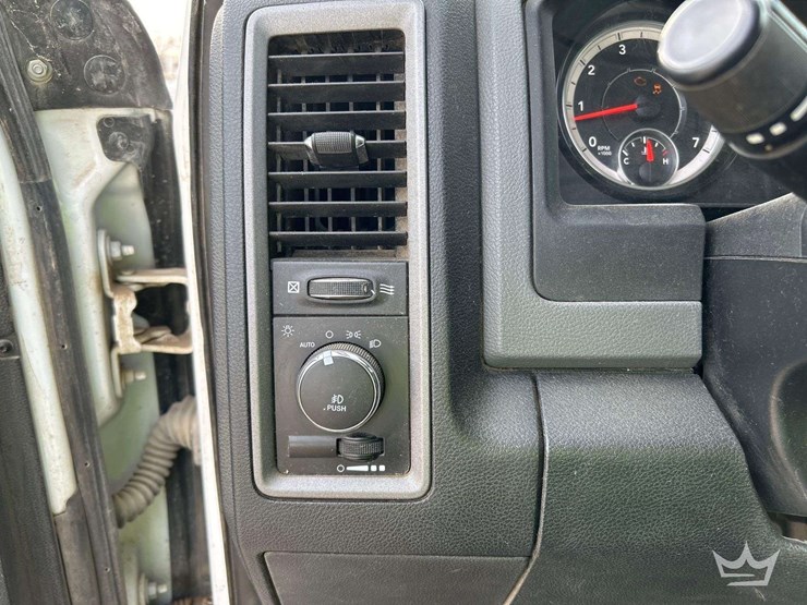 2017-dodge-3500-image-16