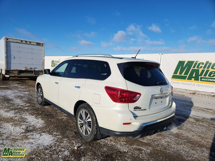 2017-nissan-pathfinder-image-3