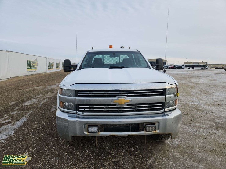 2015-chevrolet-silverado-2500hd-image-9