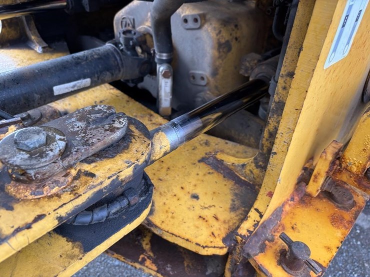 2005-deere-624j-image-26