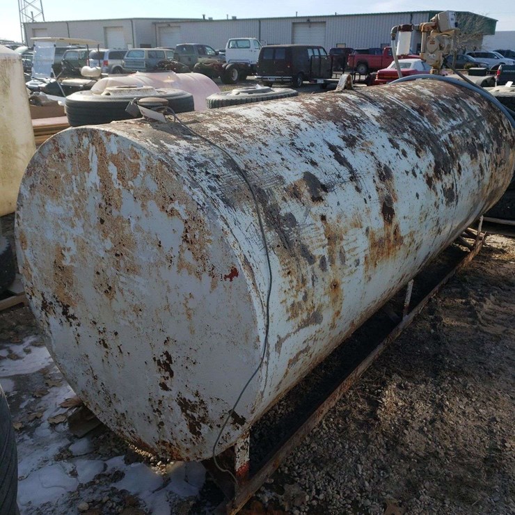 1000 Gallon Fuel Tank with electric pump