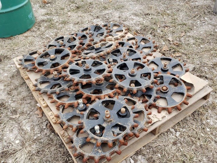 24-yetter-twister-left-hand-cast-iron-closing-wheels-image-2