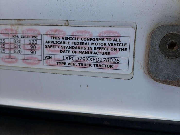 2015-peterbilt-567-image-5