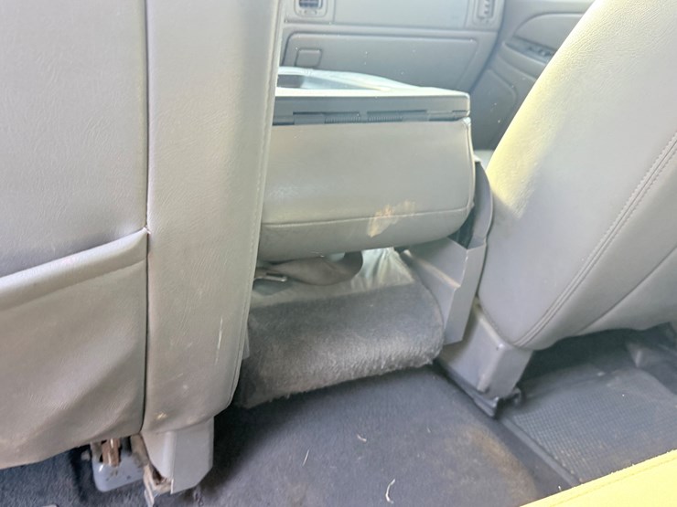 2006-gmc-3500-image-37