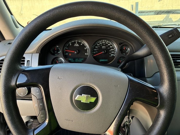 2008-chevrolet-tahoe-image-9