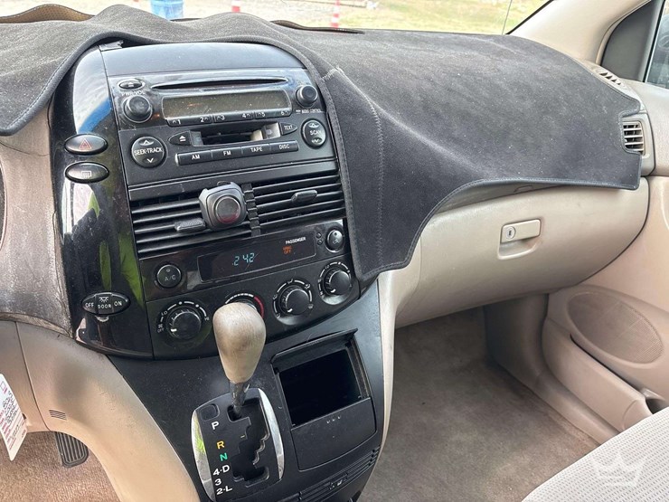 2005-toyota-sienna-image-14