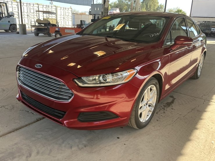 2015-ford-fusion-se-sdn-image-4