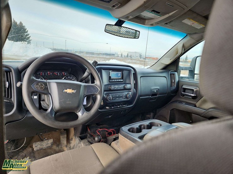 2015-chevrolet-silverado-2500hd-image-19