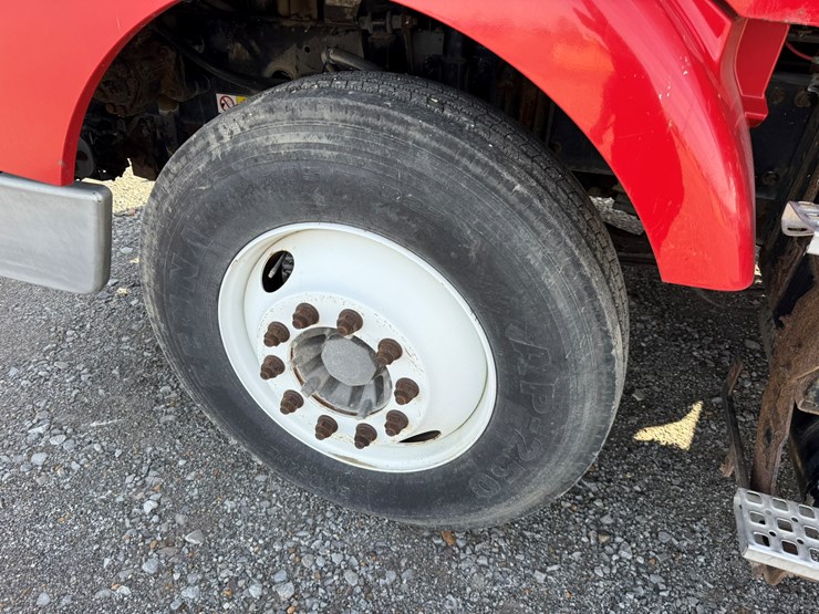 2011-volvo-10-image-20