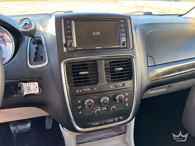 2014-dodge-grand-caravan-image-16