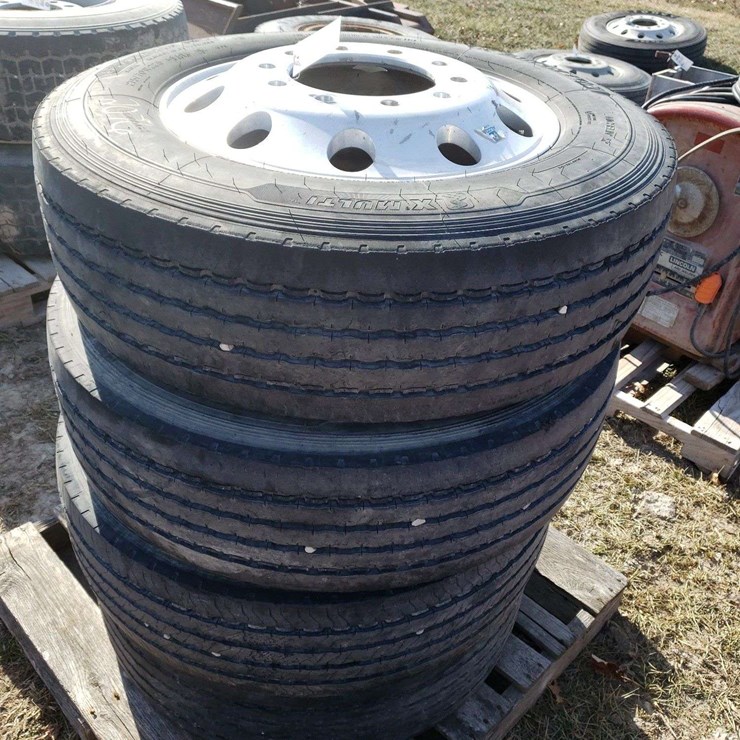 4 275/70R22.5 on Aluminum Rims