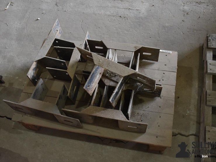 misc-brackets-on-pallet-image-5