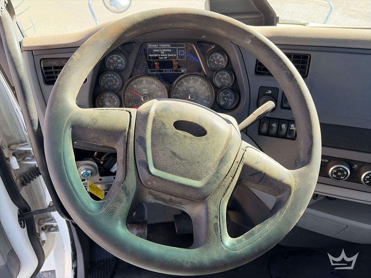 2015-peterbilt-567-image-16