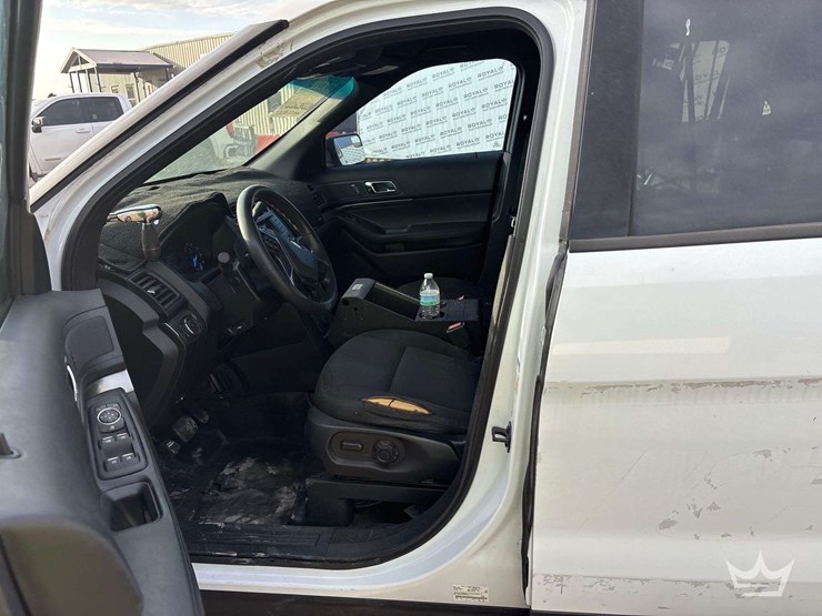 2016-ford-explorer-image-10