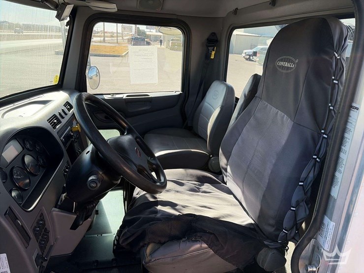 2016-peterbilt-337-image-14