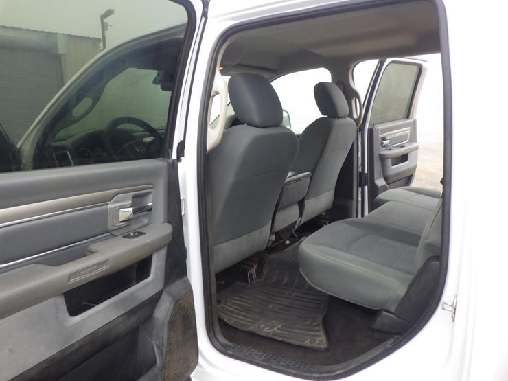 2016-dodge-3500-image-7