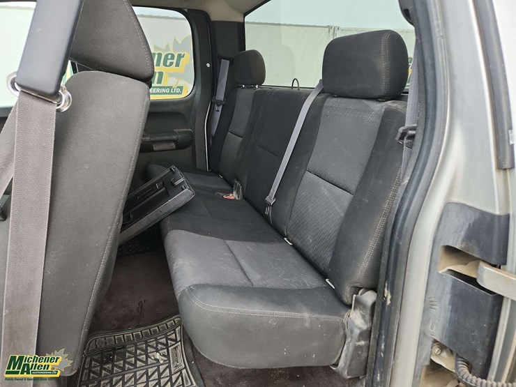 2011-chevrolet-silverado-1500-image-15