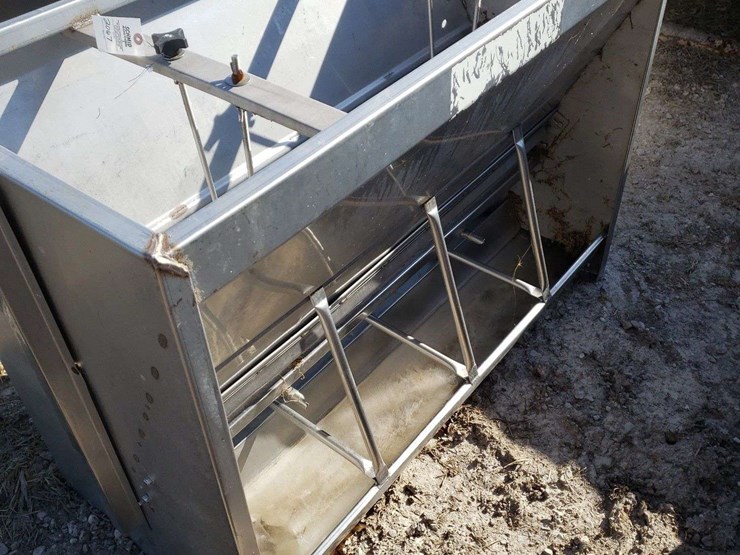 8-hole-stainless-steel-hog-feeder-with-water-pipe-image-2