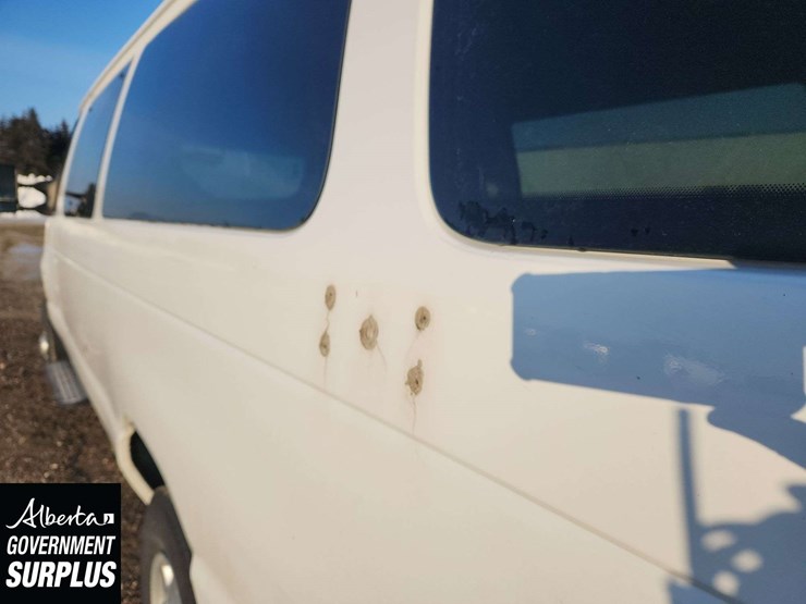 2014-ford-cargo-image-29