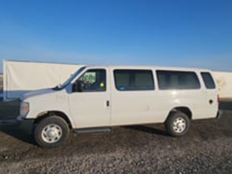 2014-ford-cargo-image-5