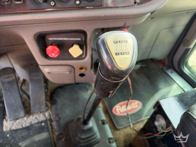 2013-peterbilt-365-image-19