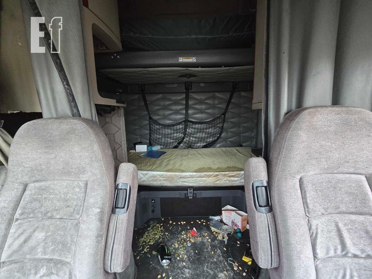 2016-freightliner-cascadia-125-image-17