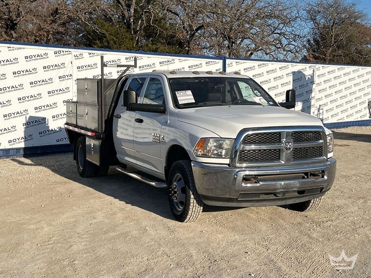 2013-ram-3500-utility-flatbed-truck-image-2