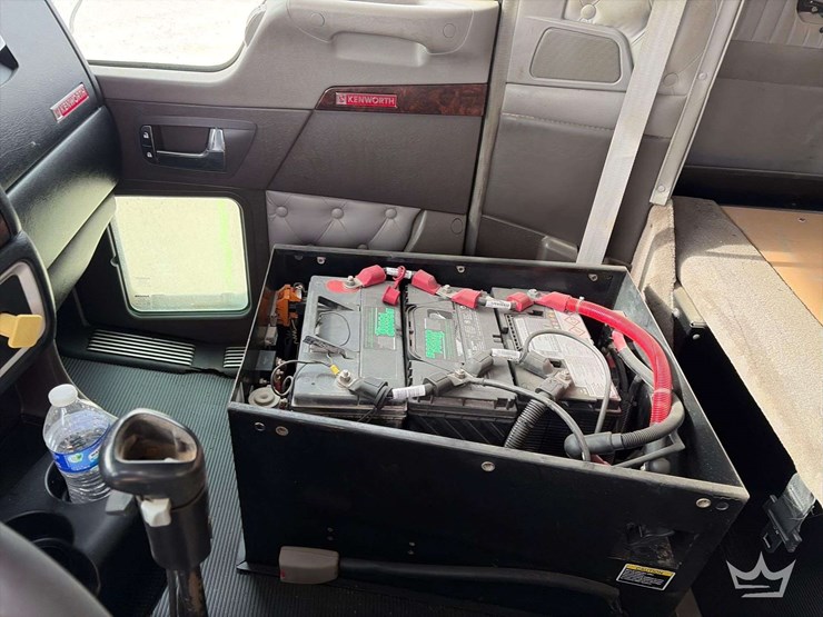 2012-kenworth-t800-image-23