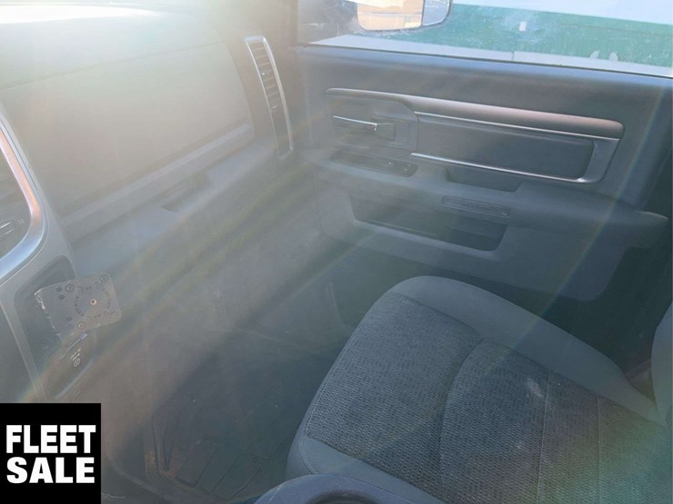 2015-dodge-1500-image-21