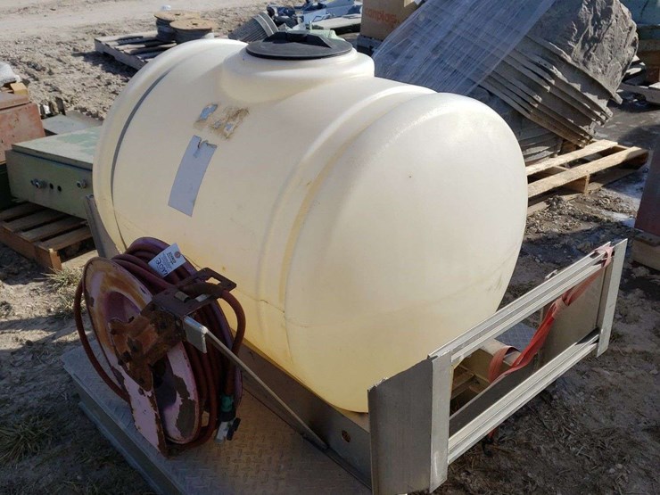 125-gallon-poly-tank-with-pump-on-the-frame-image-5